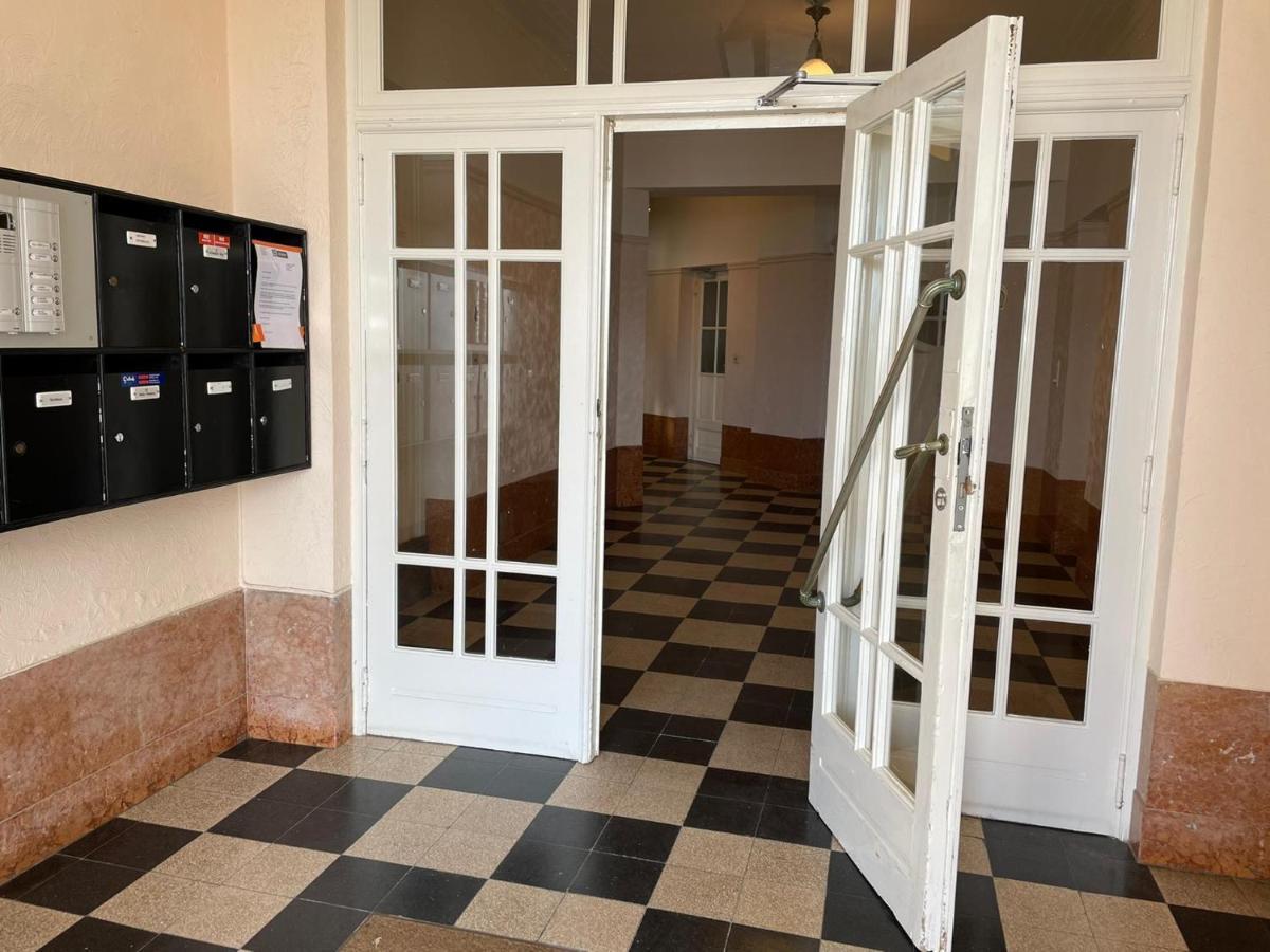 Uniek Appartement Op De Zeedijk Met Parking Ostende Exterior foto